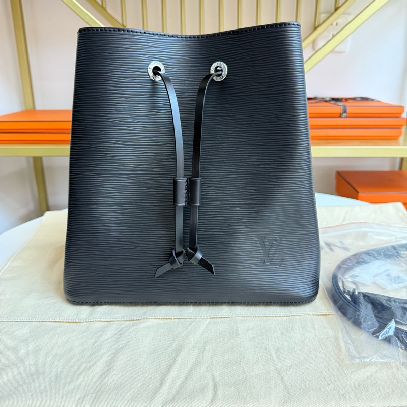 99新LV路易威登NEONOE 水桶包,帶手提,底長:25,芯片款,附件:塵袋、肩帶-0