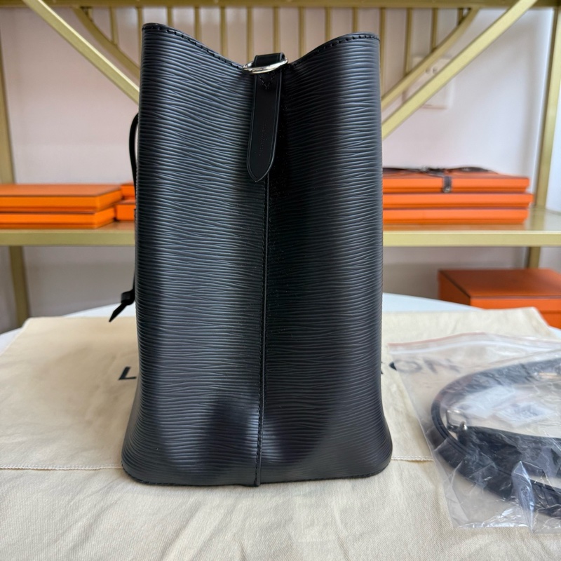 99新LV路易威登NEONOE 水桶包,帶手提,底長:25,芯片款,附件:塵袋、肩帶-1