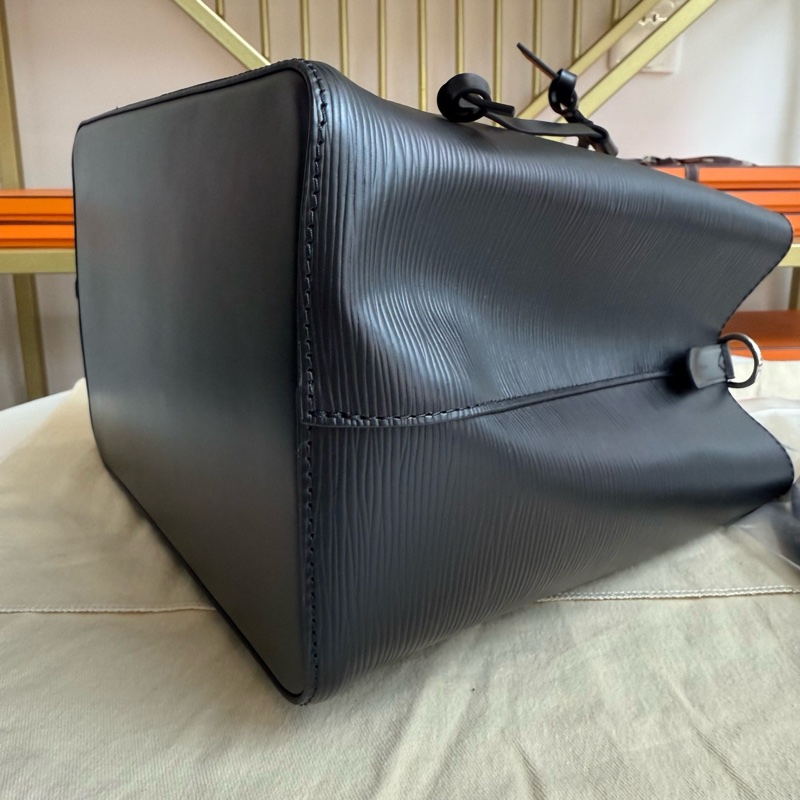 99新LV路易威登NEONOE 水桶包,帶手提,底長:25,芯片款,附件:塵袋、肩帶-3