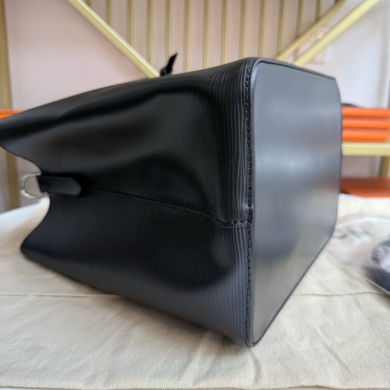 99新LV路易威登NEONOE 水桶包,帶手提,底長:25,芯片款,附件:塵袋、肩帶-4