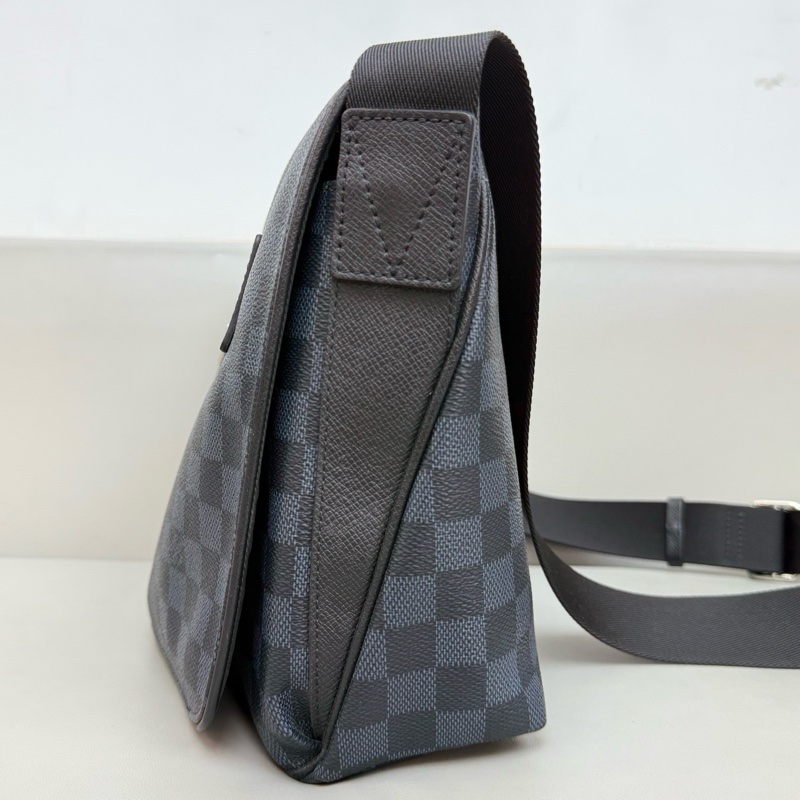 99新LV路易威登 芯片款 藍色棋盤格男士單肩斜挎包 底長:30-3