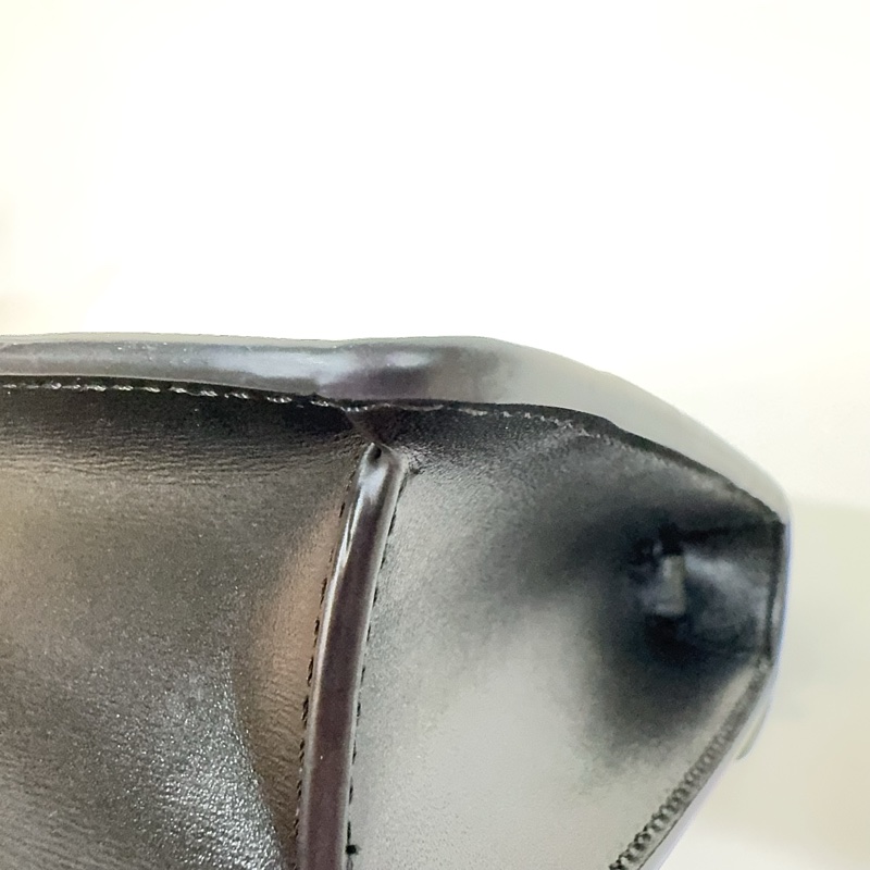 CELINE黑金牛皮凱旋MARGO下蓋信封側背包-10