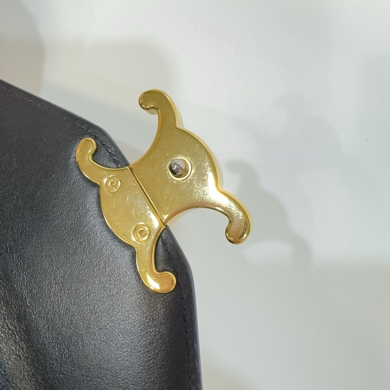 CELINE黑金牛皮凱旋MARGO下蓋信封側背包-19