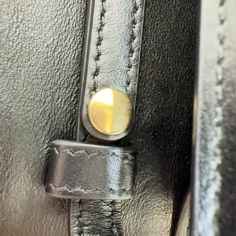 CELINE黑金牛皮凱旋MARGO下蓋信封側背包-20