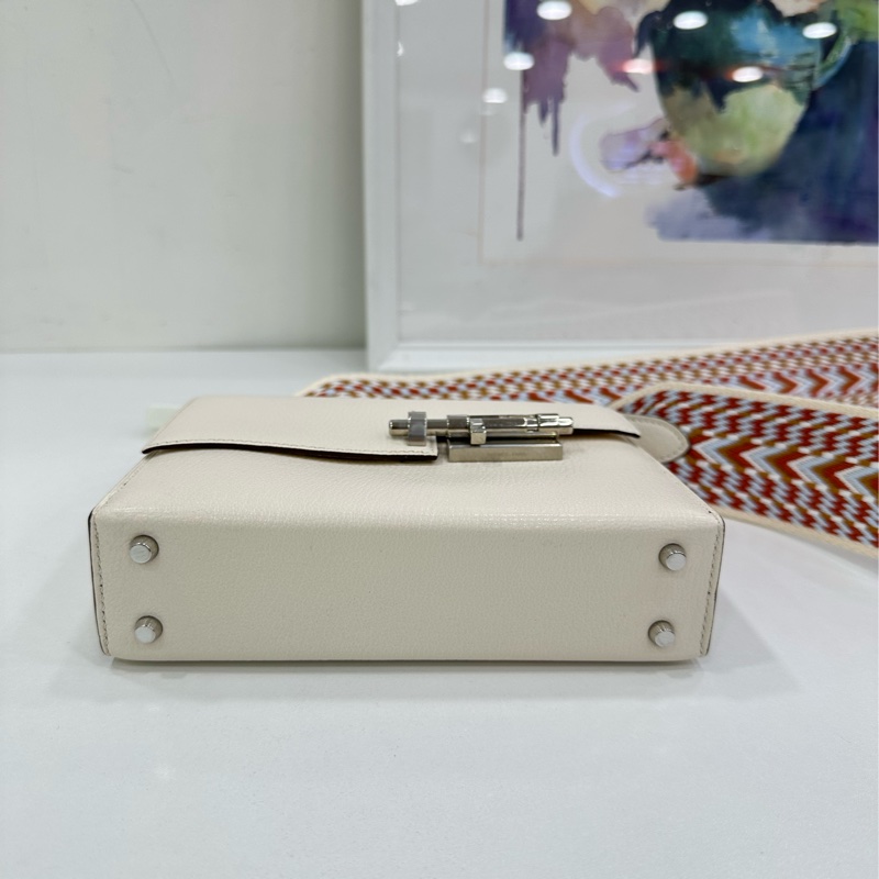 Hermes愛馬仕 verrou17手槍插銷包 Y刻 奶油白 山羊皮 銀扣 尺寸 17*14*4.5-4