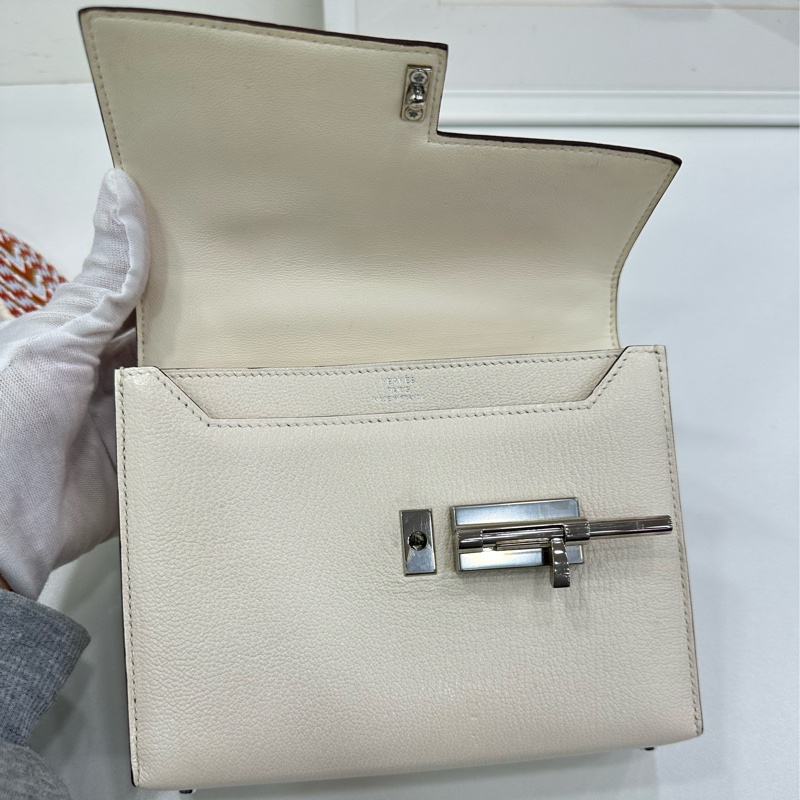 Hermes愛馬仕 verrou17手槍插銷包 Y刻 奶油白 山羊皮 銀扣 尺寸 17*14*4.5-6