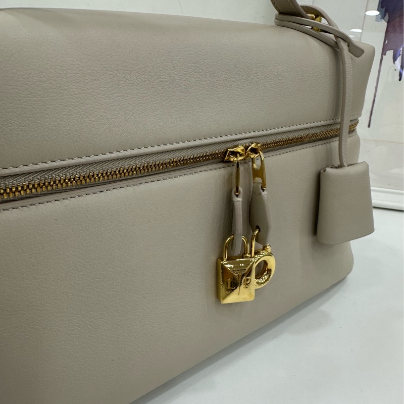 Loro Piana諾悠翩雅 Extra Bag L27 奶昔白 奶油白 金扣 飯盒單肩包 手提包 有購證-5