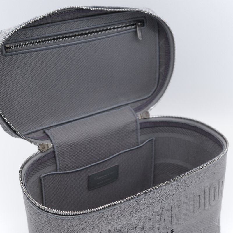 （未使用閒置品♥️）Dior 迪奧 DiorTravel Vanity Case 灰色 刺繡帆布 老花 化妝包 野餐包 手提包-10