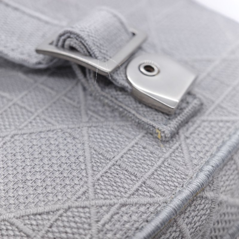 （未使用閒置品♥️）Dior 迪奧 DiorTravel Vanity Case 灰色 刺繡帆布 老花 化妝包 野餐包 手提包-12