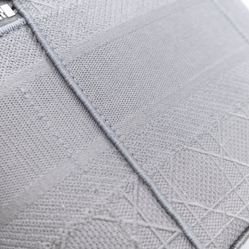 （未使用閒置品♥️）Dior 迪奧 DiorTravel Vanity Case 灰色 刺繡帆布 老花 化妝包 野餐包 手提包-13