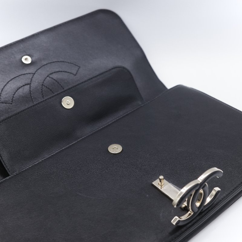 Chanel 香奈兒 Subtle Flap 黑色羊皮 立體雙色線刺 繡 手拿包 翻蓋包-15