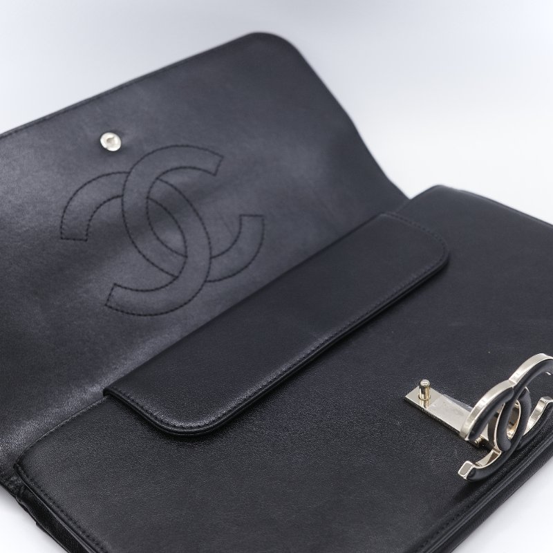 Chanel 香奈兒 Subtle Flap 黑色羊皮 立體雙色線刺 繡 手拿包 翻蓋包-17