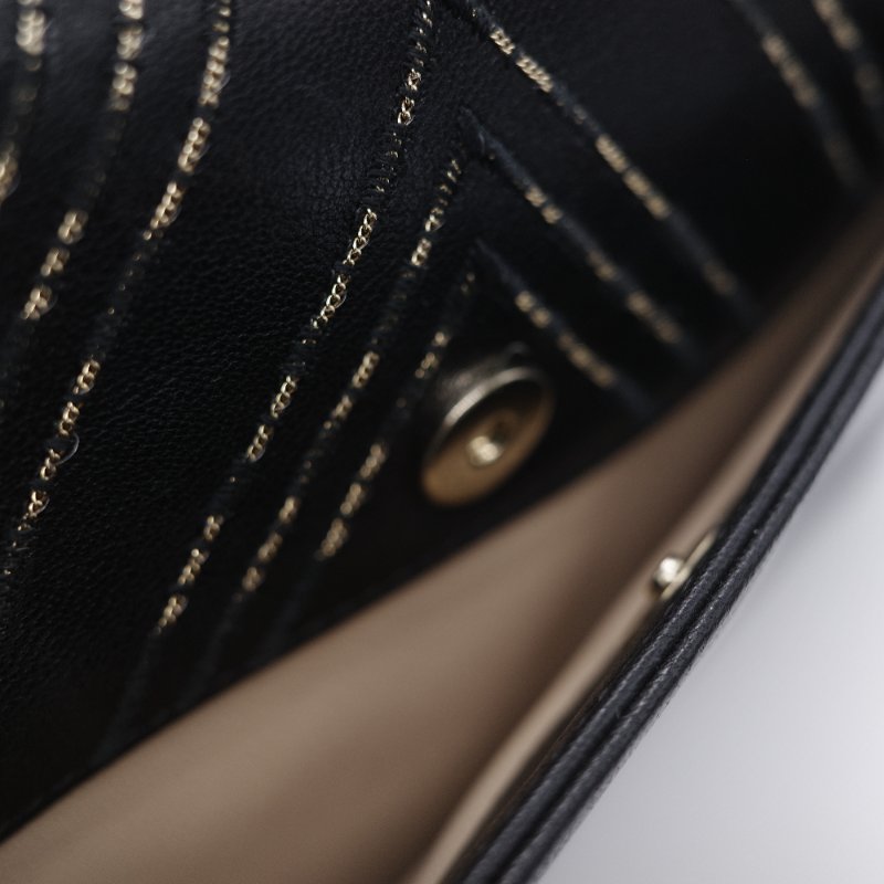 Chanel 香奈兒 Subtle Flap 黑色羊皮 立體雙色線刺 繡 手拿包 翻蓋包-22