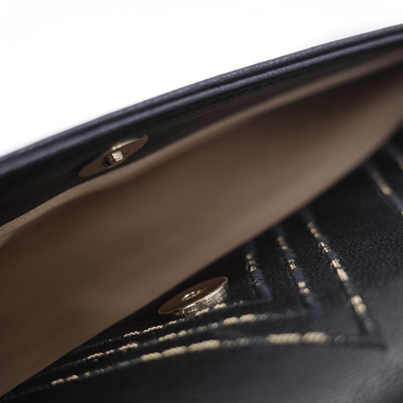 Chanel 香奈兒 Subtle Flap 黑色羊皮 立體雙色線刺 繡 手拿包 翻蓋包-23