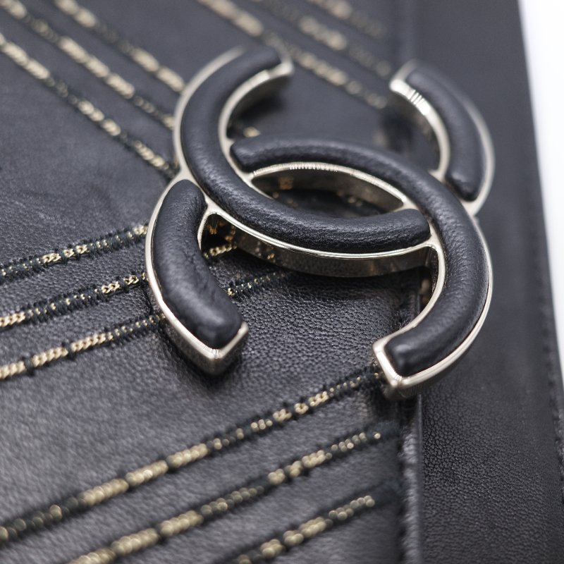 Chanel 香奈兒 Subtle Flap 黑色羊皮 立體雙色線刺 繡 手拿包 翻蓋包-24