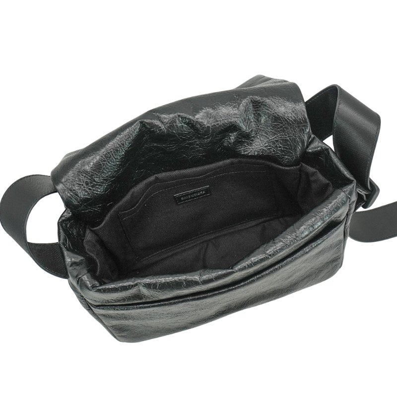 Balenciaga Monaco 銀logo小牛皮斜背郵差包(806630-黑)-4