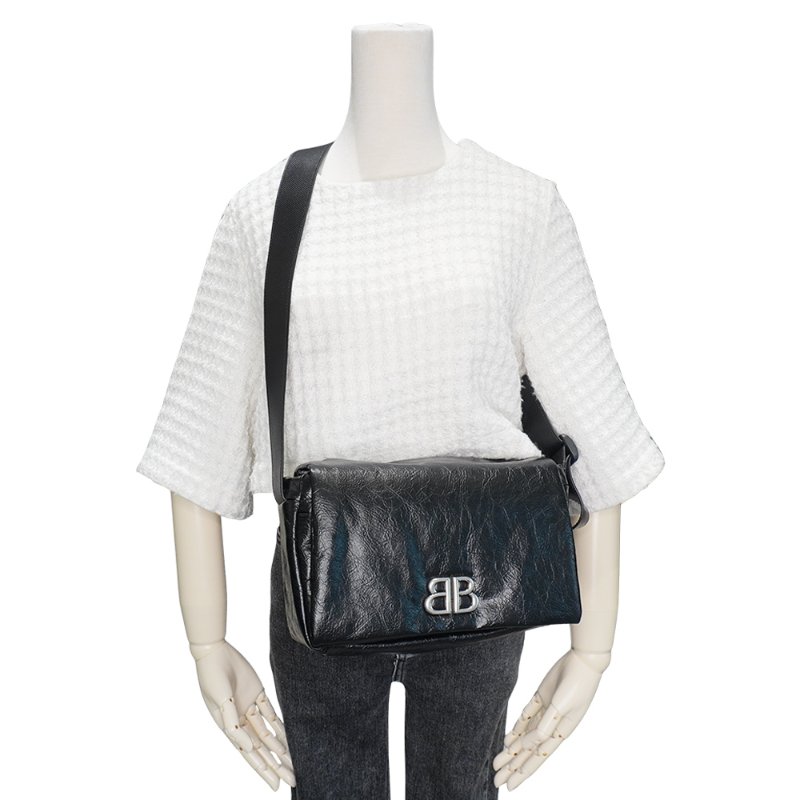 Balenciaga Monaco 銀logo小牛皮斜背郵差包(806630-黑)-5