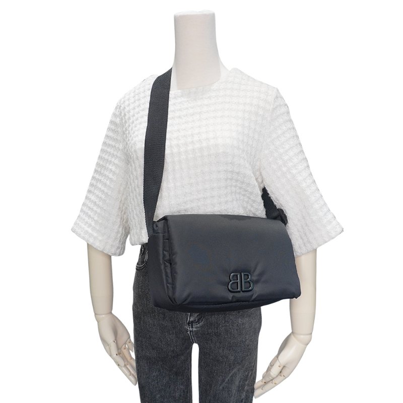 Balenciaga Monaco 黑logo尼龍斜背郵差包(806630-黑)-5