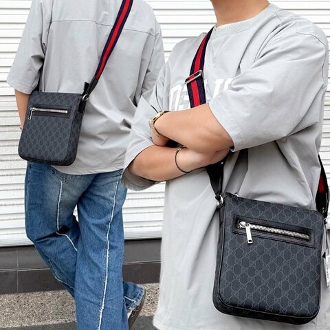 Gucci GG Supreme 帆布小號拉鍊斜背包(792082-黑灰)