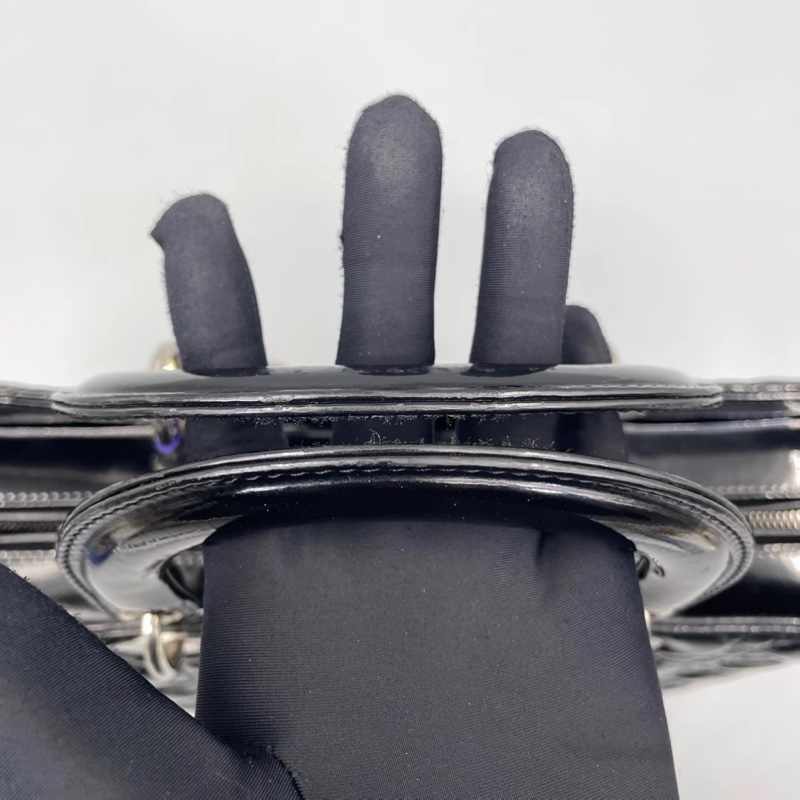 Dior 黑色漆皮七格戴妃包-4