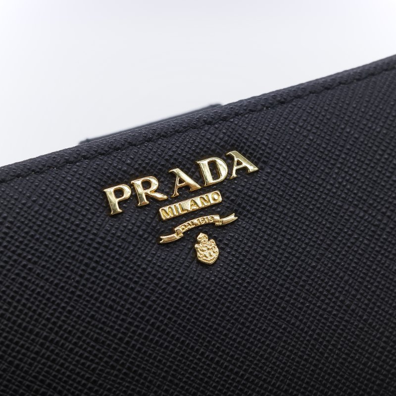 Prada 普拉達 Saffiano 經典金色Logo 黑色 防刮牛皮 短夾 中短夾 （鈔票位+卡位+零錢位）-7