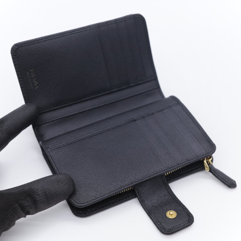 Prada 普拉達 Saffiano 經典金色Logo 黑色 防刮牛皮 短夾 中短夾 （鈔票位+卡位+零錢位）-13