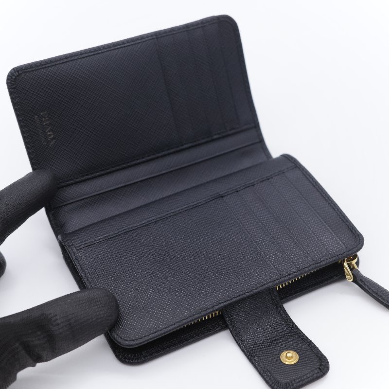 Prada 普拉達 Saffiano 經典金色Logo 黑色 防刮牛皮 短夾 中短夾 （鈔票位+卡位+零錢位）-14