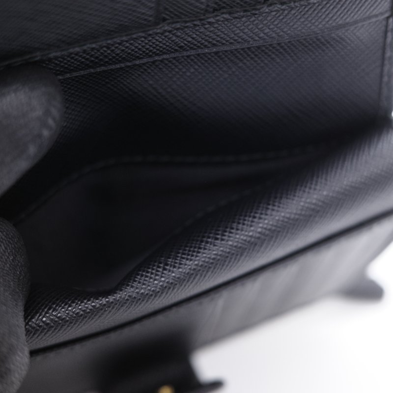 Prada 普拉達 Saffiano 經典金色Logo 黑色 防刮牛皮 短夾 中短夾 （鈔票位+卡位+零錢位）-15