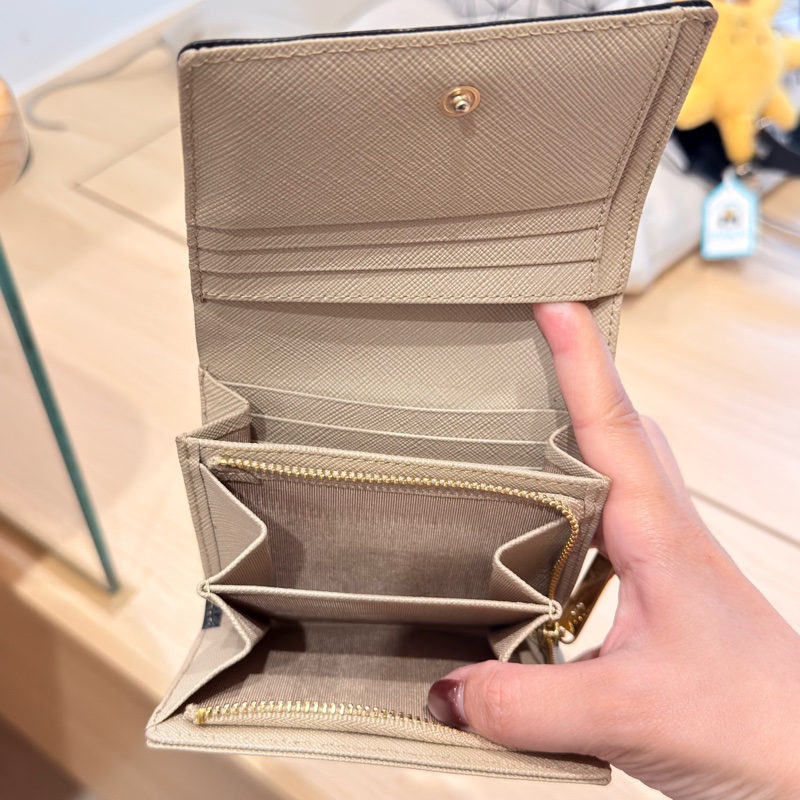 agnes b 防刮皮革短夾-2