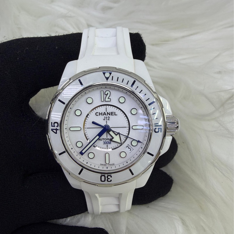 這款手錶是香奈兒（Chanel）的J12 系列腕表-0