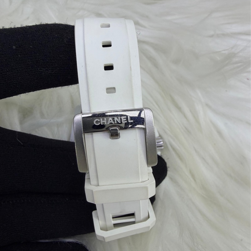 這款手錶是香奈兒（Chanel）的J12 系列腕表-1