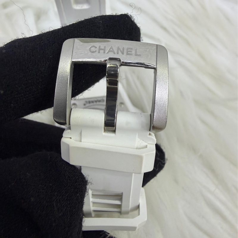 這款手錶是香奈兒（Chanel）的J12 系列腕表-3