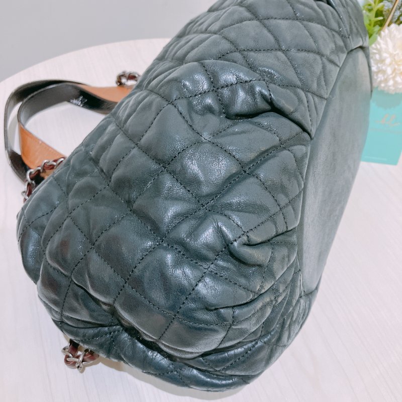 TK1955	香奈兒 牛皮皮革 鏈帶手挽肩背  Black Quilted Iridescent Calfskin Leather Small In-The-Mix Tote Bag-5