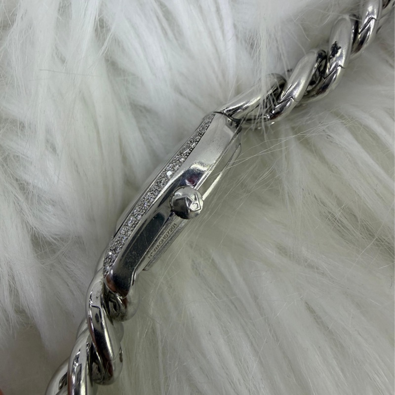 這款手錶是Ralph Lauren 的Petite Stirrup 系列腕錶-7