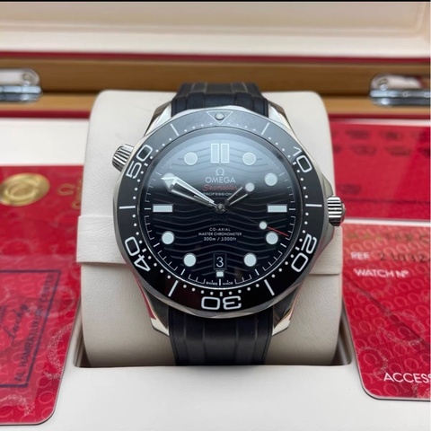 Omega Seamaster Diver 300M 手錶