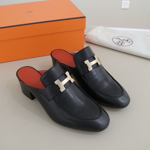 閒置新Hermès 愛馬仕  拖鞋女鞋，黑色金扣，36碼，跟高5cm 配件盒子防塵袋