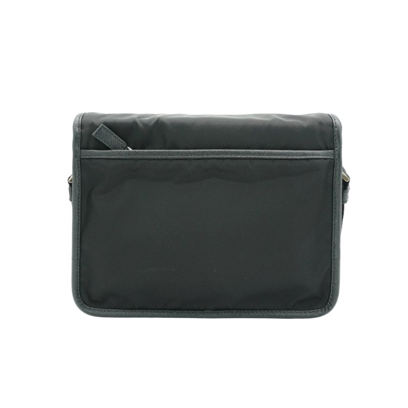 Prada Saffiano 再生尼龍銀三角logo雙扣斜背包-大(2VD769-黑)-3
