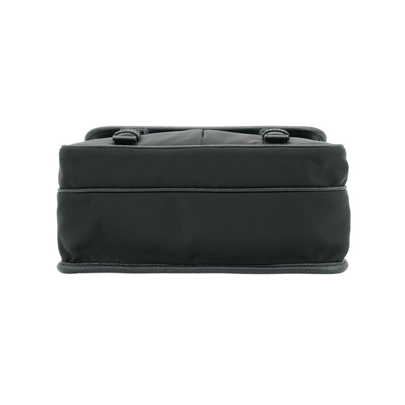 Prada Saffiano 再生尼龍銀三角logo雙扣斜背包-大(2VD769-黑)-4