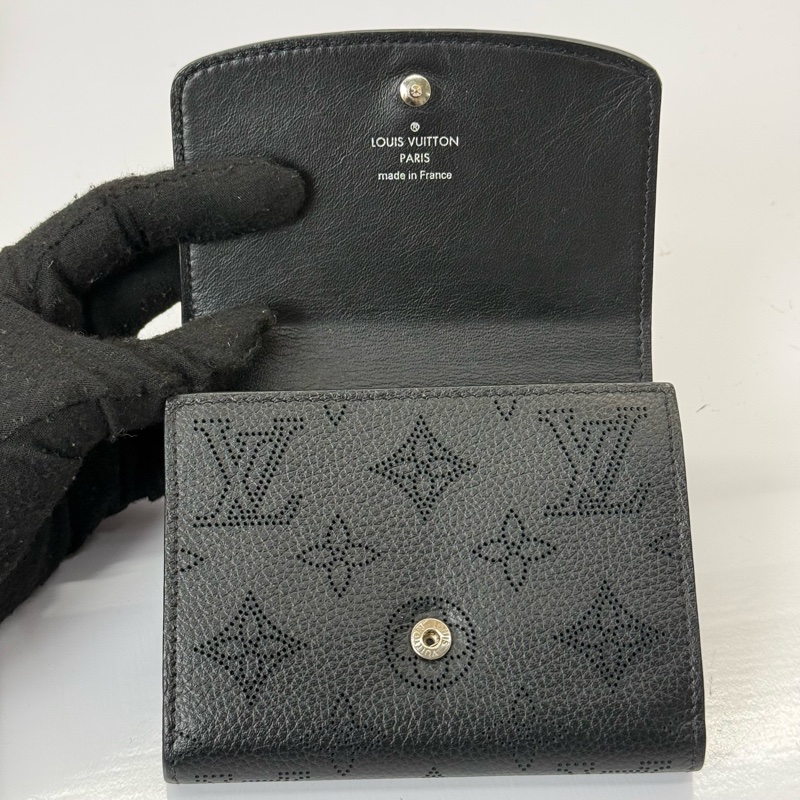 LOUIS VUITTON 路易威登 黑色MAHINA PORTOFEUILLE IRIS 短夾 M62540-5
