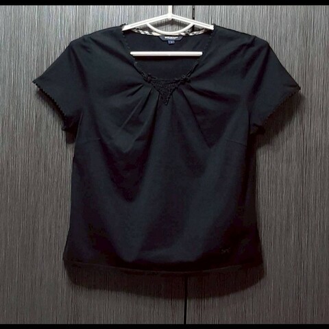 BURBERRY 博柏利 LONDON 戰馬 女黑色抓皺立體蕾絲領口短袖上衣5號