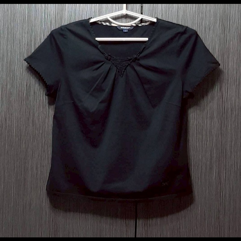 BURBERRY 博柏利 LONDON 戰馬 女黑色抓皺立體蕾絲領口短袖上衣5號-0