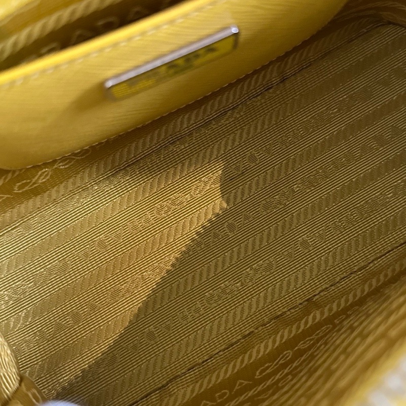 PRADA 檸檬黃銀扣 mini手提肩背斜背貝殼包18*12*8 98新配件塵袋-2