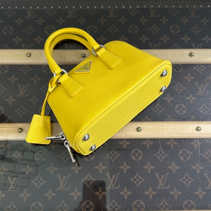 PRADA 檸檬黃銀扣 mini手提肩背斜背貝殼包18*12*8 98新配件塵袋-3