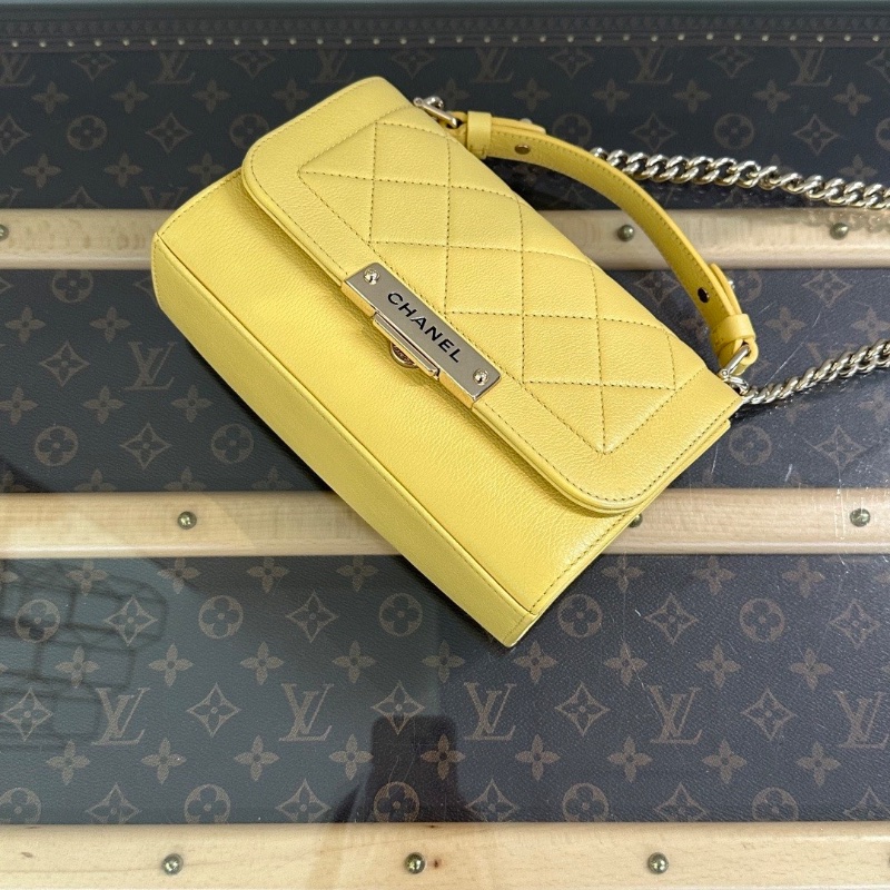 CHANEL 黃色金扣翻蓋 手提肩背斜背包 21*14*7 98新配件塵袋 保卡-4