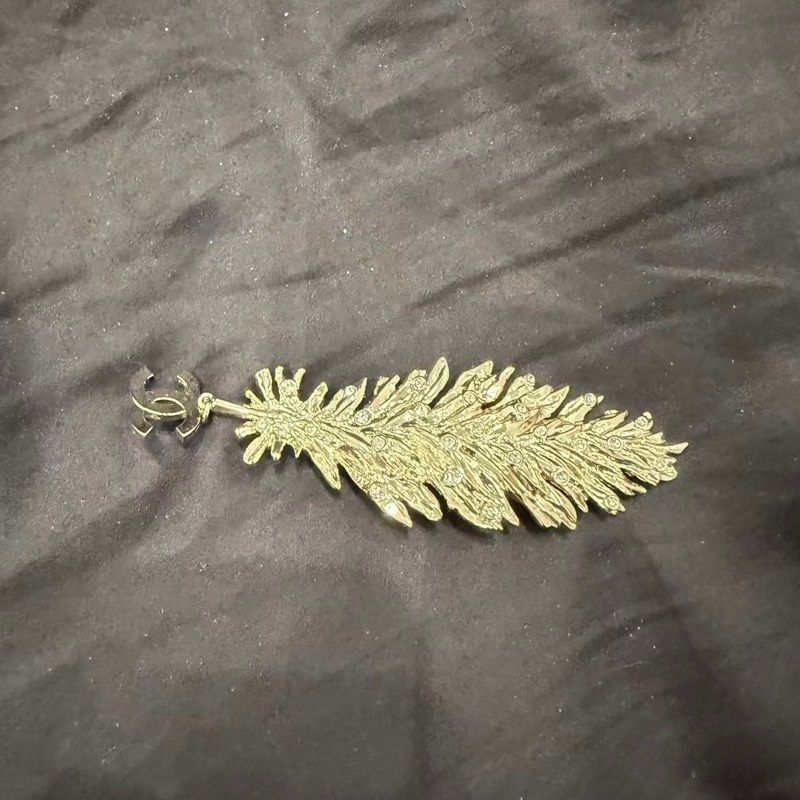 CHANEL 合金25S羽毛水鑽籠中鳥系列胸針-4