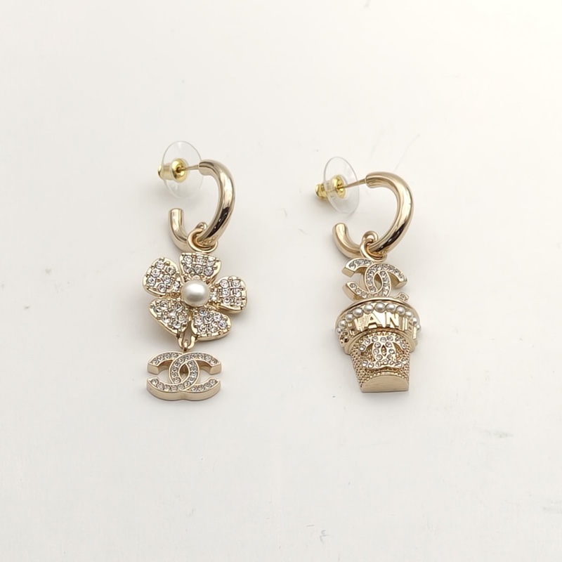 CHANEL 合金23S盆栽花朵不對稱耳環-1