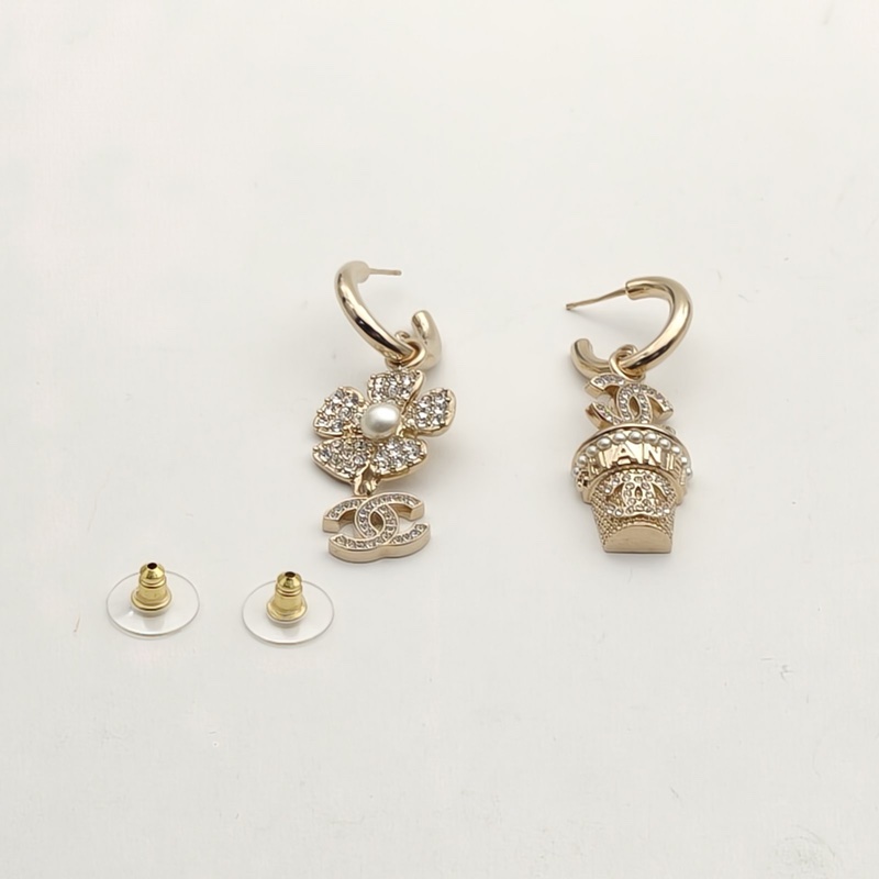 CHANEL 合金23S盆栽花朵不對稱耳環-4