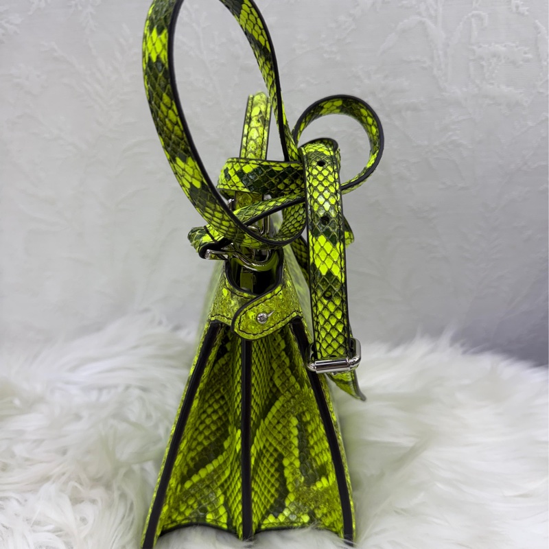 這款手袋是Fendi Peekaboo ISeeU 的特小型款式。-2