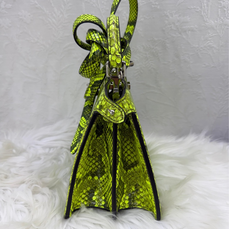 這款手袋是Fendi Peekaboo ISeeU 的特小型款式。-3