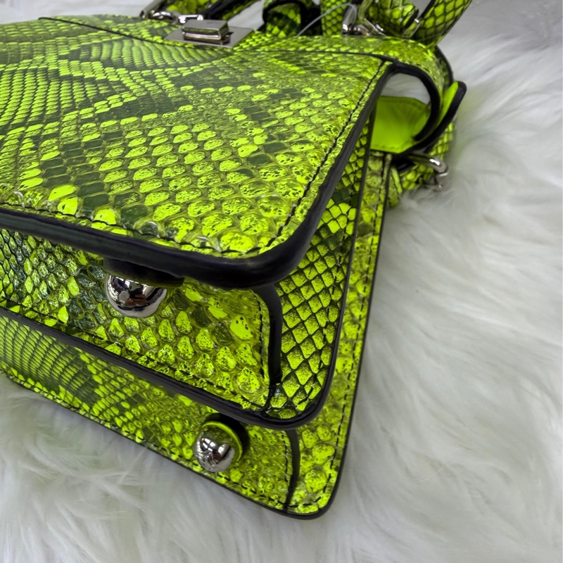 這款手袋是Fendi Peekaboo ISeeU 的特小型款式。-7